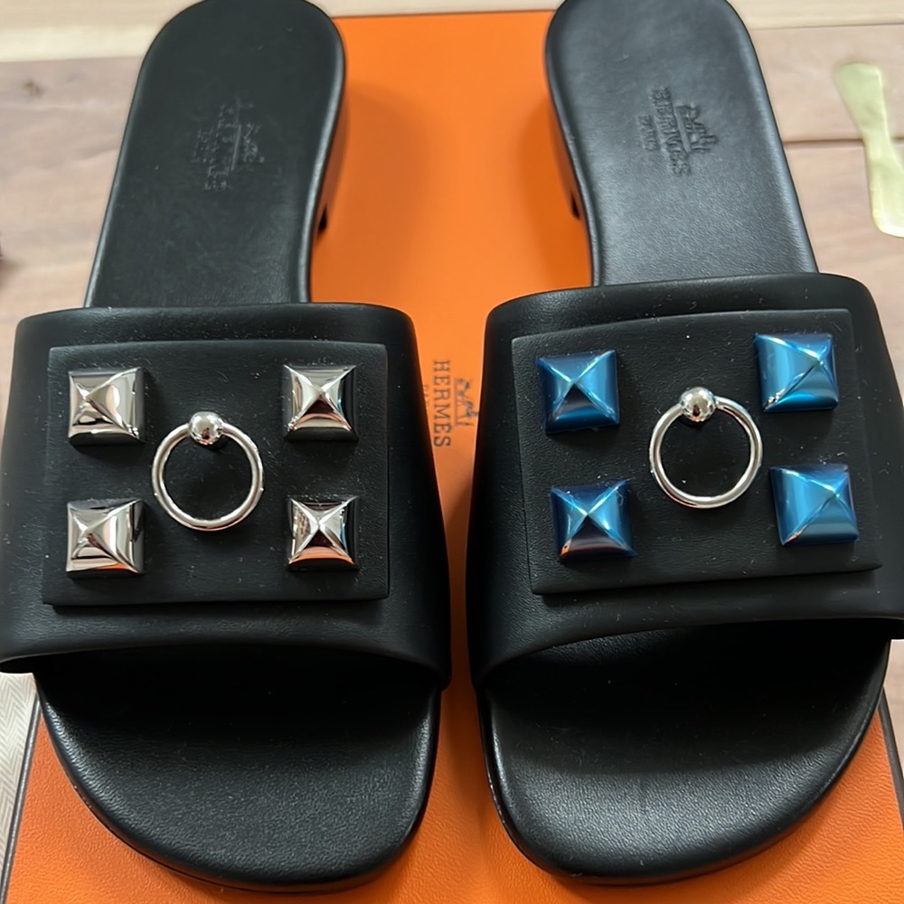 Hermès Dune Sandals, Size 36.5 - Picture 8 of 15